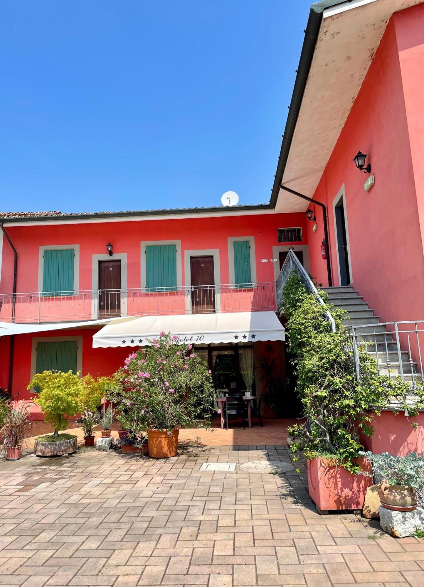 Hotel-Motel70 Hotel San Nazzaro (Emilia-Romagna)